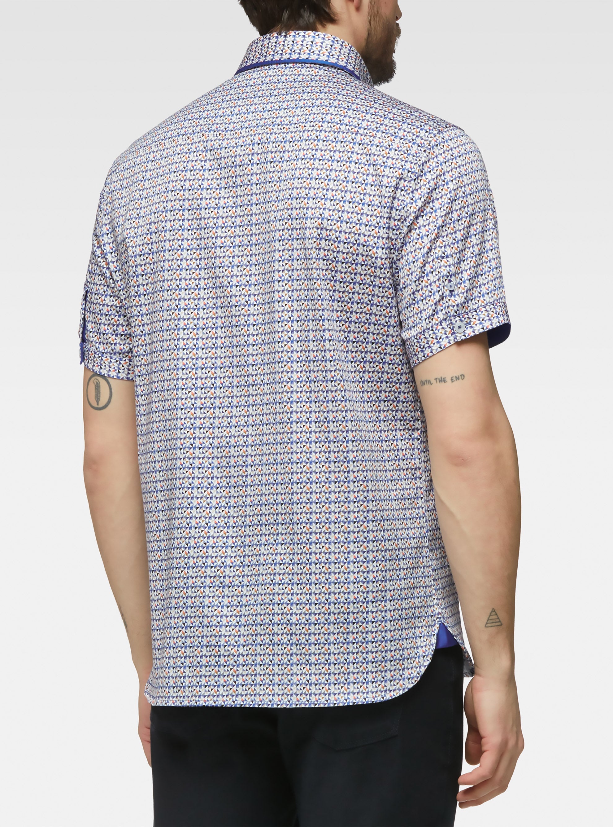 Modern triangle print short sleeve shirt